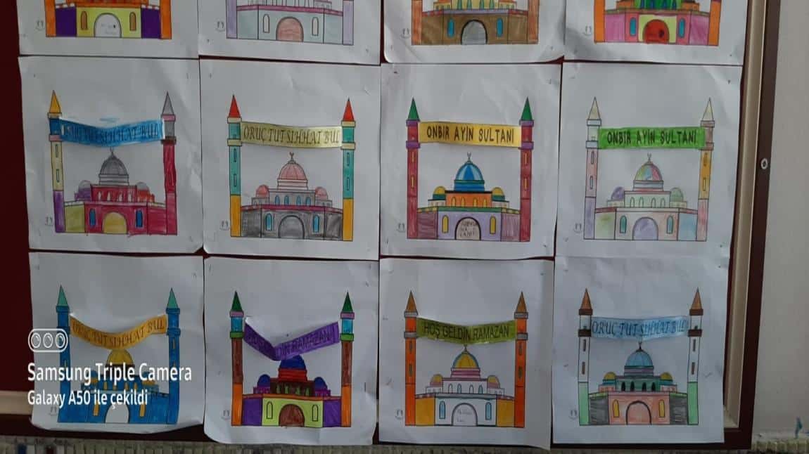 Okulumuz Ramazan  ayi pano çalışmaları 